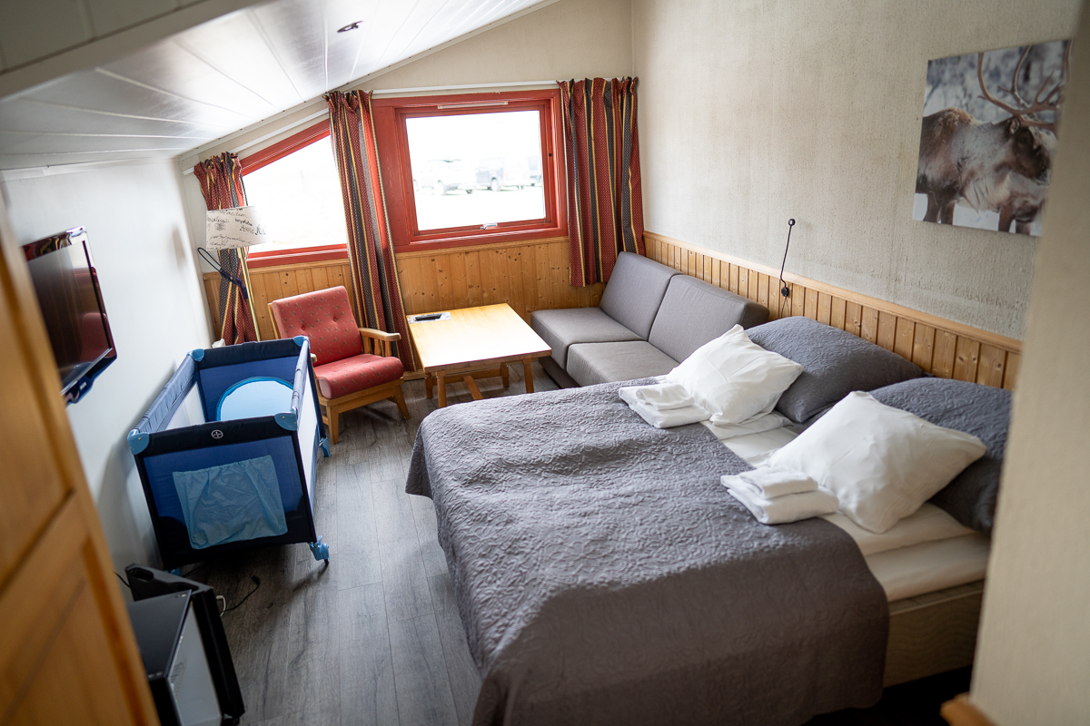 Dobbeltrom med sovesofa og babyseng | Spidsbergseter Resort Rondane